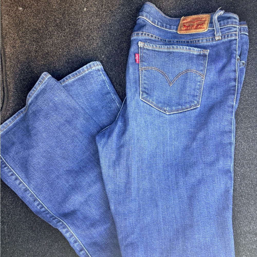 Levi's mid rise  bootcut jeans